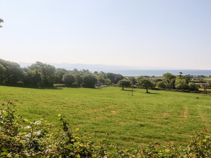 Min Y Mor, Llanystumdwy near Criccieth, Gwynedd, Wales. Near a National Park. Countryside views. TV.