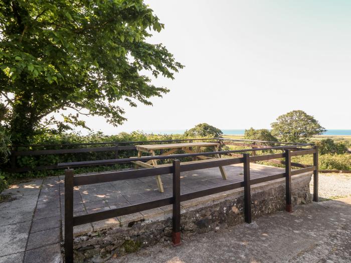 Min Y Mor, Llanystumdwy near Criccieth, Gwynedd, Wales. Near a National Park. Countryside views. TV.