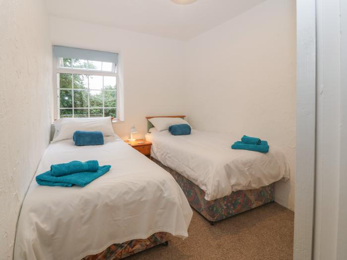 Bwthyn, Criccieth, Gwynedd, North Wales. Near a National Park. Close to beach. Family. Dog-friendly.