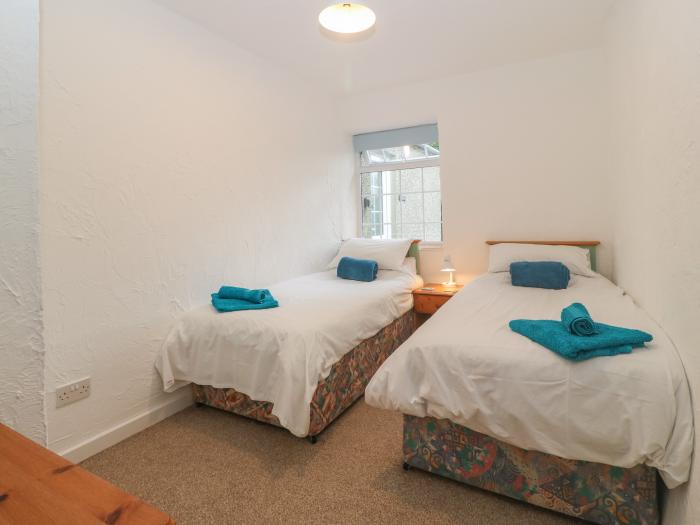 Bwthyn, Criccieth, Gwynedd, North Wales. Near a National Park. Close to beach. Family. Dog-friendly.