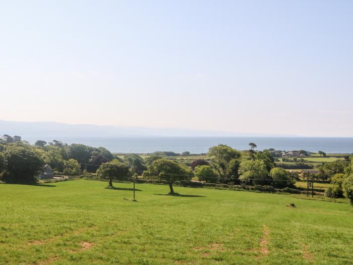 Bwthyn, Criccieth, Gwynedd, North Wales. Near a National Park. Close to beach. Family. Dog-friendly.