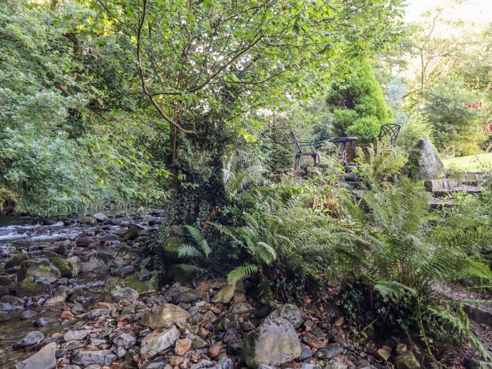 Taw River View, Sticklepath