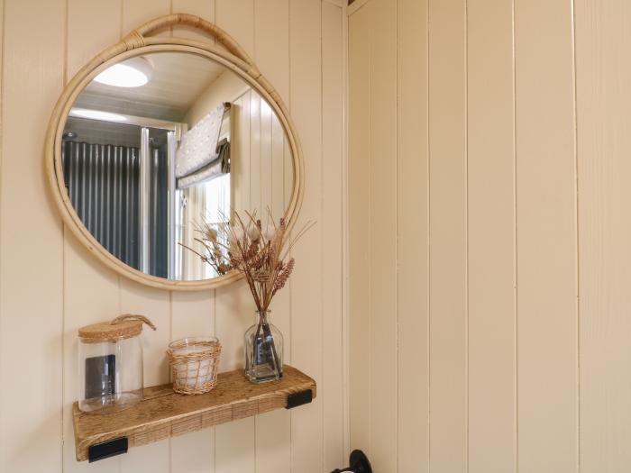 High Grounds Farm Shepherd's Hut, Ashbourne