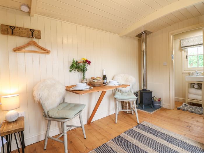 High Grounds Farm Shepherd's Hut, Ashbourne