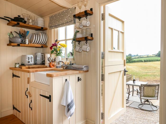 High Grounds Farm Shepherd's Hut, Ashbourne