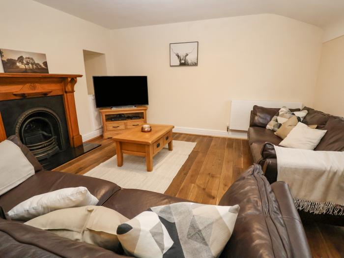 4 Green Farm Cottage, Saughall, Cheshire, ground-floor bedroom, pet-free, off-road parking, pub, TV.