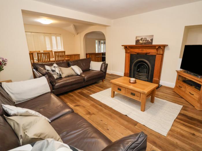 4 Green Farm Cottage, Saughall, Cheshire, ground-floor bedroom, pet-free, off-road parking, pub, TV.