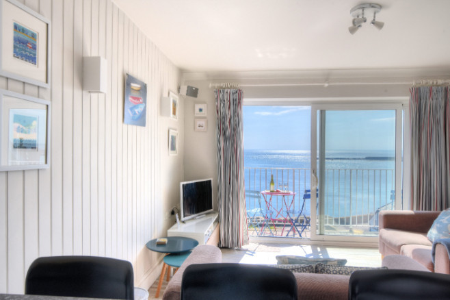 9 Bay View Court, Lyme Regis