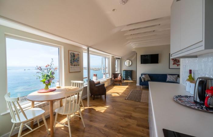 3 Beach Way House, Lyme Regis