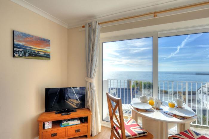 6 Bay View Court, Lyme Regis