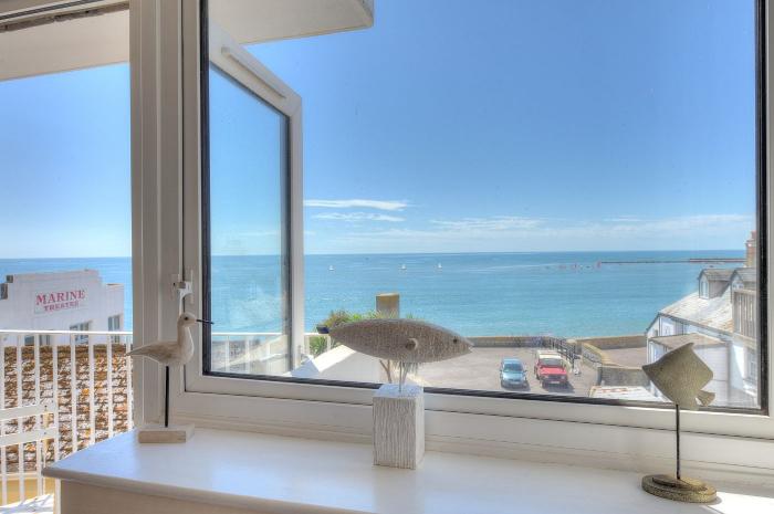 6 Bay View Court, Lyme Regis