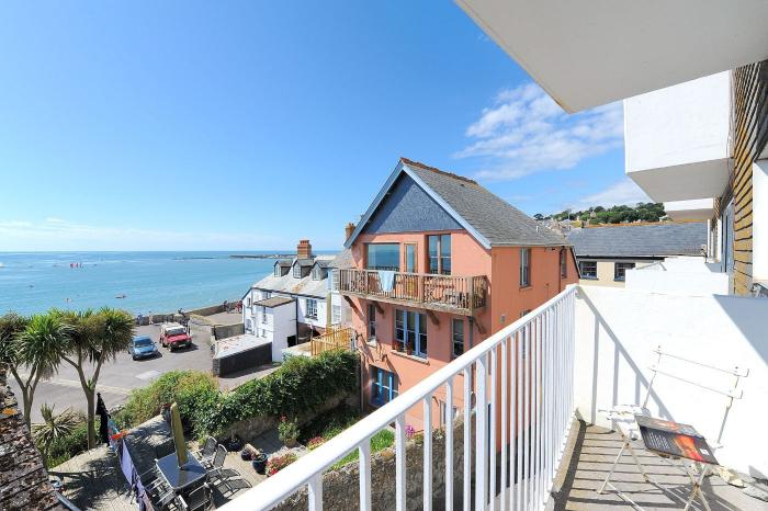 6 Bay View Court, Lyme Regis