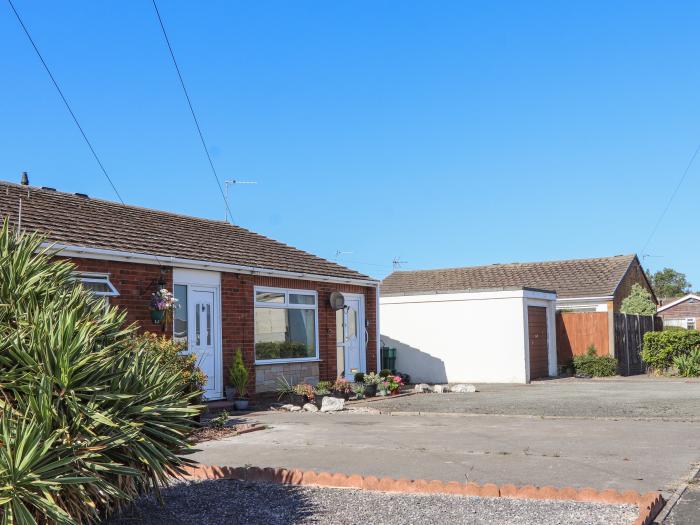 18 Llys Llewelyn, Towyn