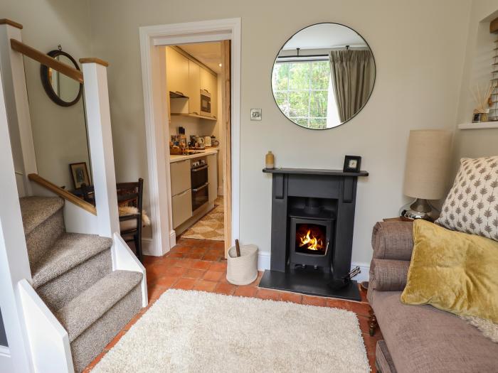 Hangmans Cottage is in Horncastle, Lincolnshire. Character. Smart TV. Woodburning stove. One bedroom