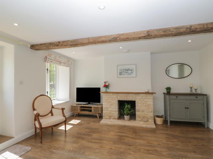 The Cottage is in Malmesbury near Sherston, Wiltshire. En-suite bedrooms. Smart TV. Off-road parking