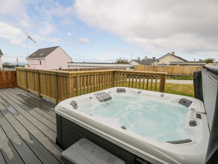 Melody in Cemaes Bay, Anglesey. Close to amenities and beach, sea vistas. Hot tub, family and pets.