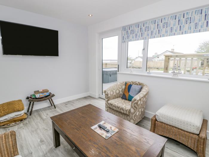 Melody in Cemaes Bay, Anglesey. Close to amenities and beach, sea vistas. Hot tub, family and pets.