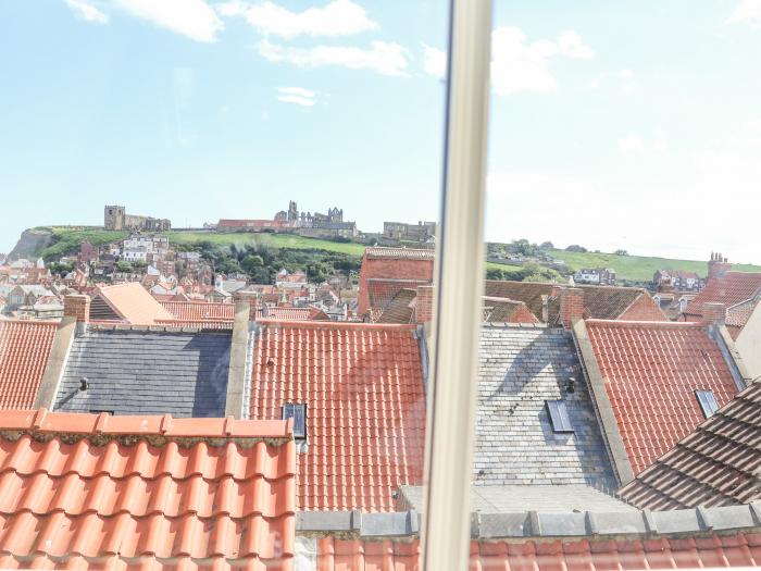 Bluefin Cottage, Whitby, North Yorkshire. 2-bedrooms. Beach nearby. Enclosed courtyard and Smart TV.