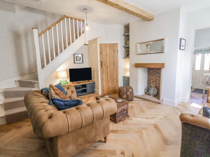 Bluefin Cottage, Whitby, North Yorkshire. 2-bedrooms. Beach nearby. Enclosed courtyard and Smart TV.