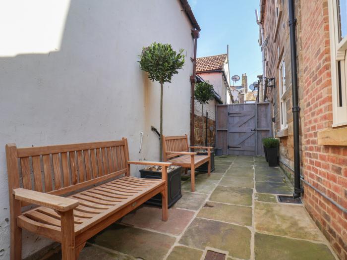 Bluefin Cottage, Whitby, North Yorkshire. 2-bedrooms. Beach nearby. Enclosed courtyard and Smart TV.