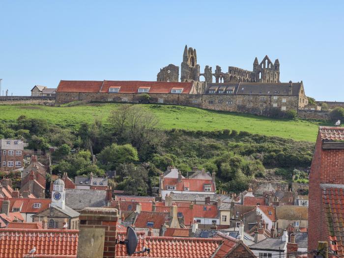 Bluefin Cottage, Whitby, North Yorkshire. 2-bedrooms. Beach nearby. Enclosed courtyard and Smart TV.