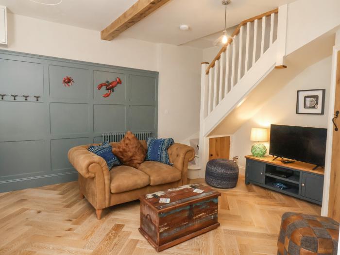 Bluefin Cottage, Whitby, North Yorkshire. 2-bedrooms. Beach nearby. Enclosed courtyard and Smart TV.