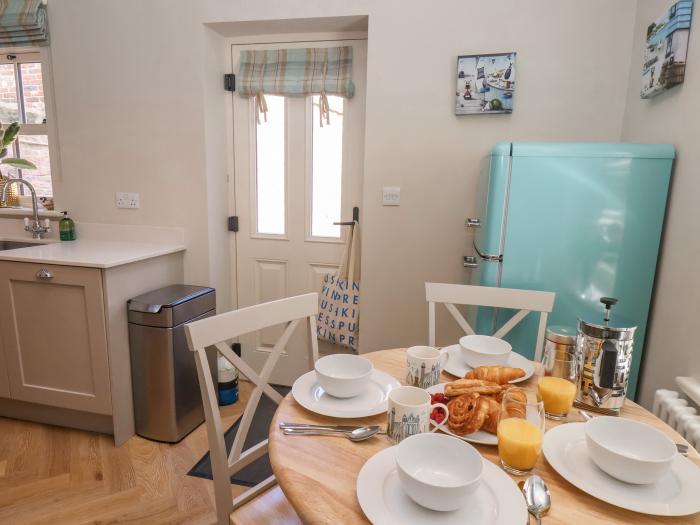 Bluefin Cottage, Whitby, North Yorkshire. 2-bedrooms. Beach nearby. Enclosed courtyard and Smart TV.