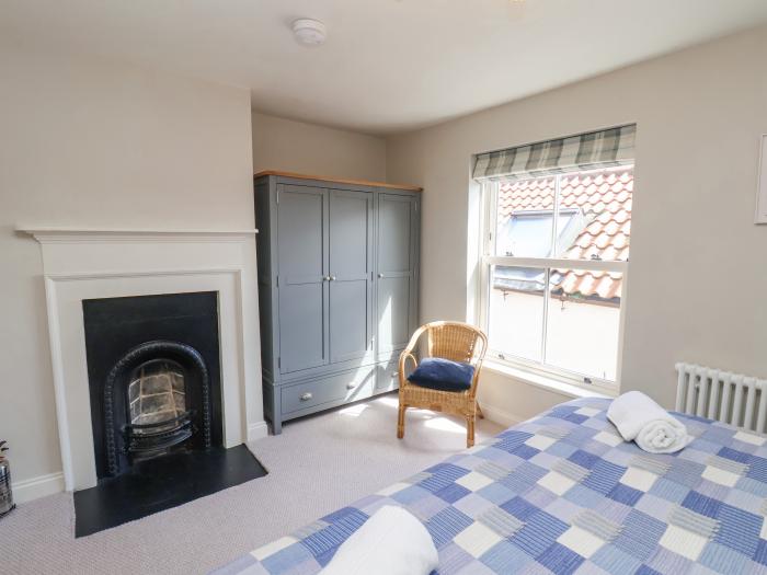 Bluefin Cottage, Whitby, North Yorkshire. 2-bedrooms. Beach nearby. Enclosed courtyard and Smart TV.