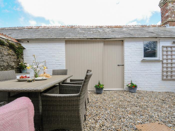 Skylarks, Looe, Cornwall, 3 bedrooms, set on a dairy farm, rural location, hot tub and ample parking