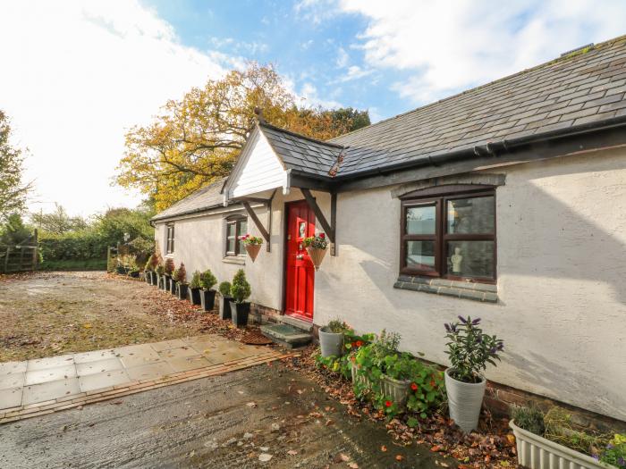 2 Bedroom Converted Stables, Mynydd Isa