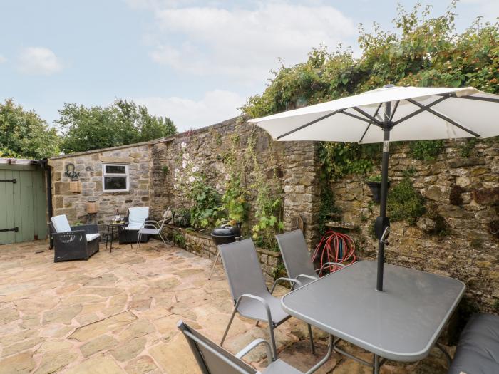 Hunters Cottage in Youlgreave, Peak District. Terraced. Character. Woodburner. Pet-friendly. 3-beds.