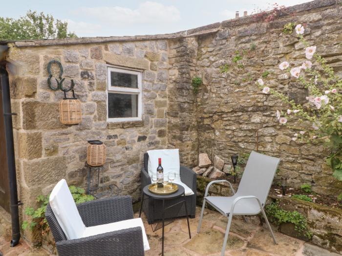 Hunters Cottage in Youlgreave, Peak District. Terraced. Character. Woodburner. Pet-friendly. 3-beds.