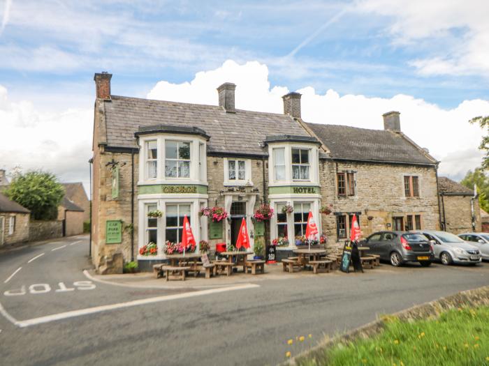 Hunters Cottage in Youlgreave, Peak District. Terraced. Character. Woodburner. Pet-friendly. 3-beds.