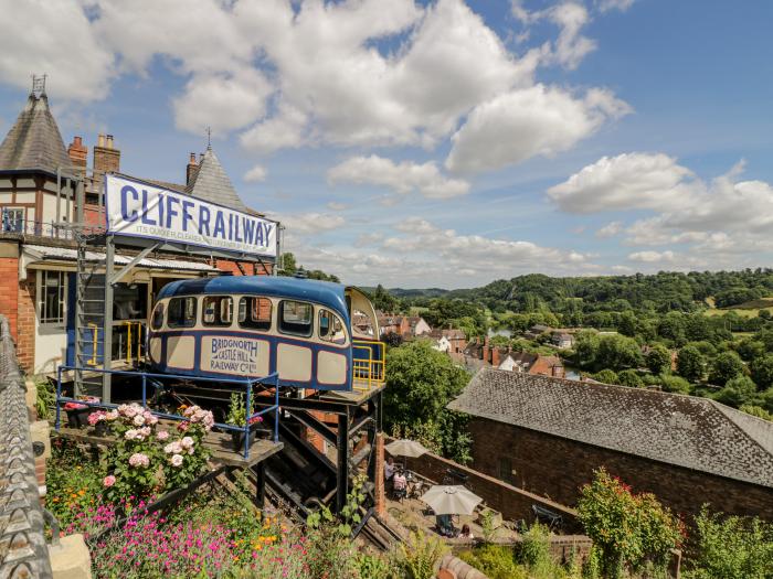 The Fox, Bridgnorth, Shropshire. Ground-floor apartment. Stylish interior. Open-plan. Smart TV. WiFi