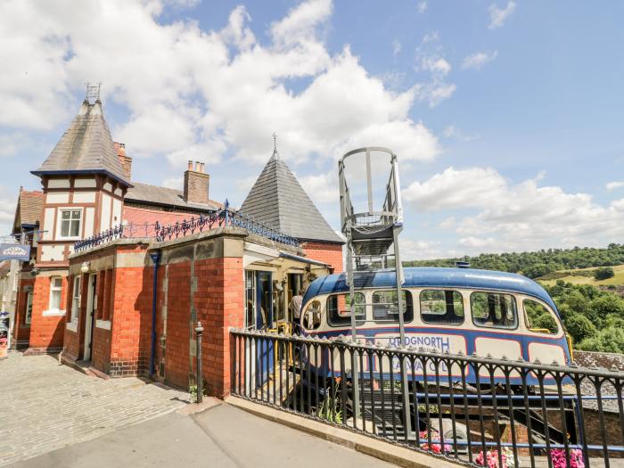 The Fox, Bridgnorth, Shropshire. Ground-floor apartment. Stylish interior. Open-plan. Smart TV. WiFi