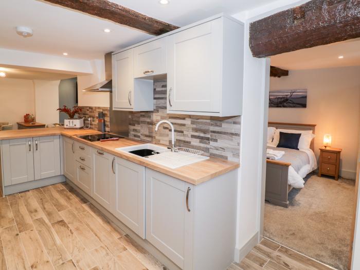 The Fox, Bridgnorth, Shropshire. Ground-floor apartment. Stylish interior. Open-plan. Smart TV. WiFi