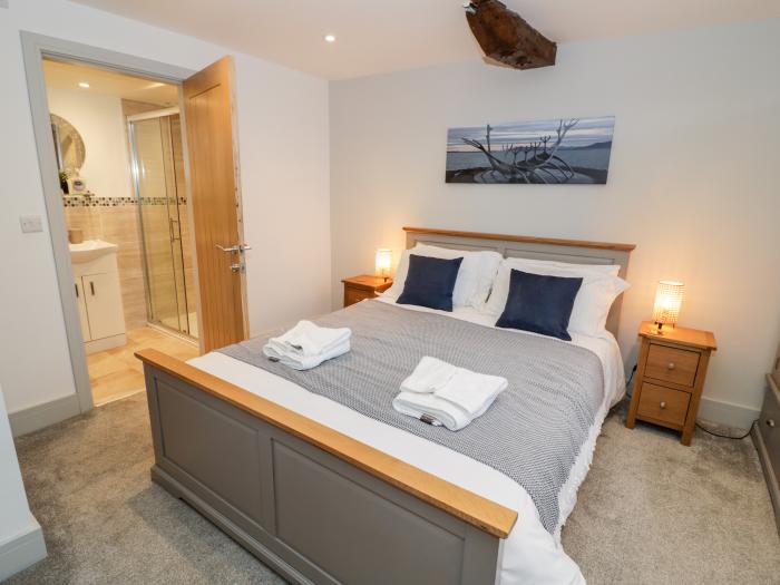 The Fox, Bridgnorth, Shropshire. Ground-floor apartment. Stylish interior. Open-plan. Smart TV. WiFi