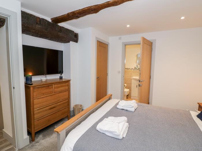 The Fox, Bridgnorth, Shropshire. Ground-floor apartment. Stylish interior. Open-plan. Smart TV. WiFi