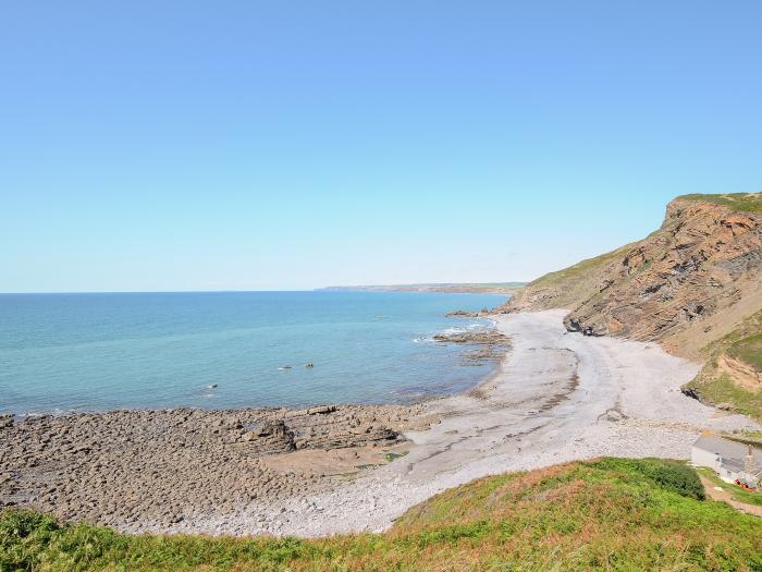 Lundy View Chalet, Widemouth Bay, Cornwall. Single-storey. Detached. Superb sea views. Pet-friendly.