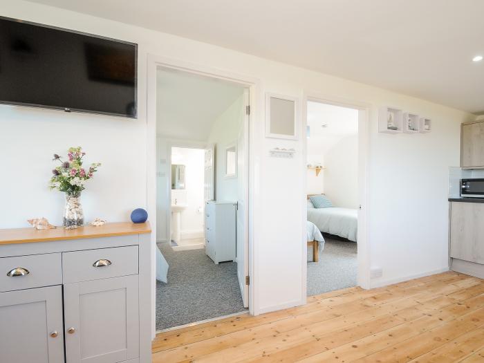 Lundy View Chalet, Widemouth Bay, Cornwall. Single-storey. Detached. Superb sea views. Pet-friendly.