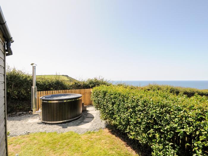 Lundy View Chalet, Widemouth Bay, Cornwall. Single-storey. Detached. Superb sea views. Pet-friendly.