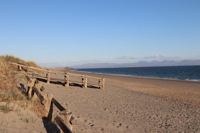 Moondunes - Pwllheli, Chwilog