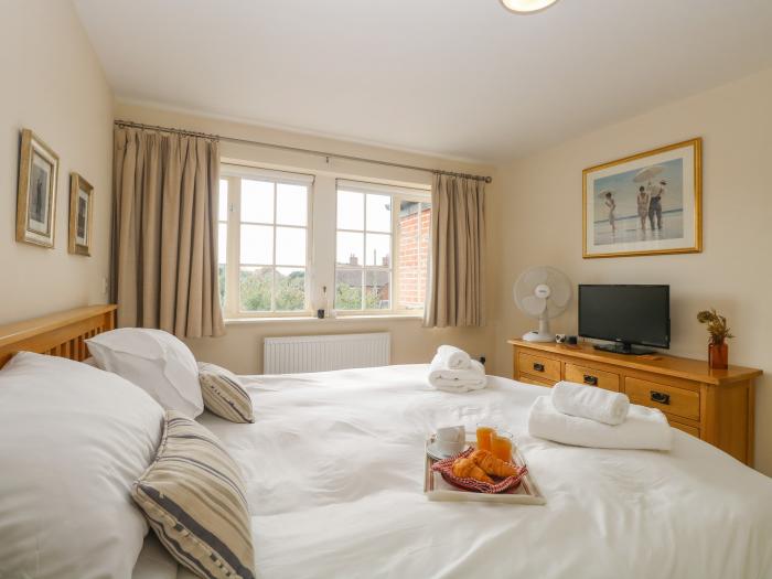 George House in Stalham, Norfolk, East Anglia. En-suite master bedroom. Smart TV. Close to amenities