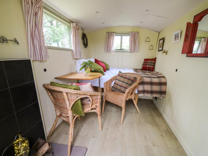 Tilly Gypsy-style Caravan Hut, Llangorse