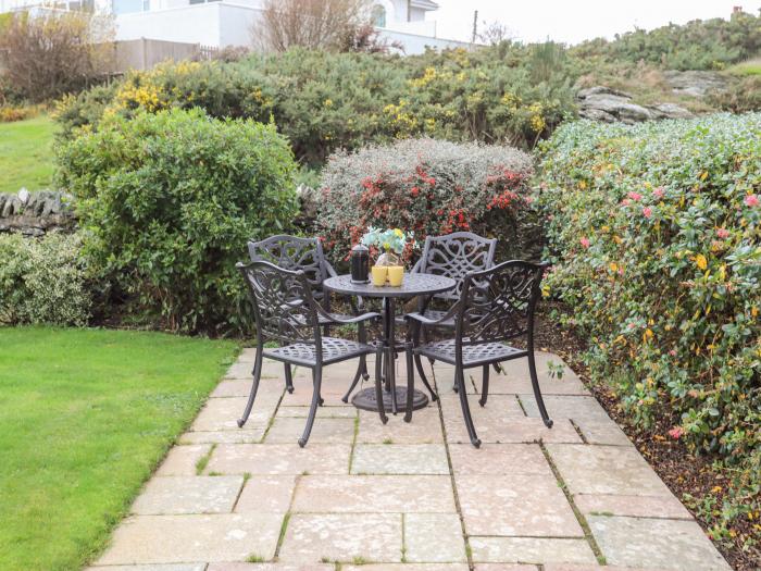 Llywn Eithin, Trearddur Bay, Sir Ynys Mon. Detached. Lawned garden. Pet-friendly. Electric fire