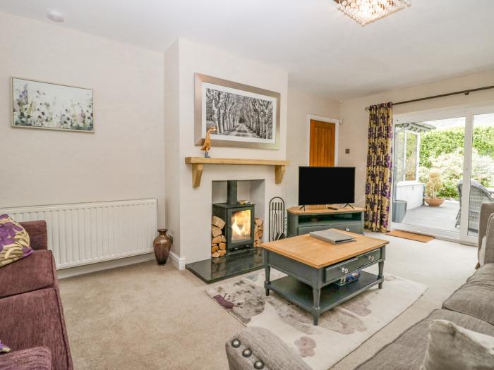 Holme Fell, Coniston, Cumbria, woodburning stove, pet-friendly, close to amenities and a lake, 4bed.