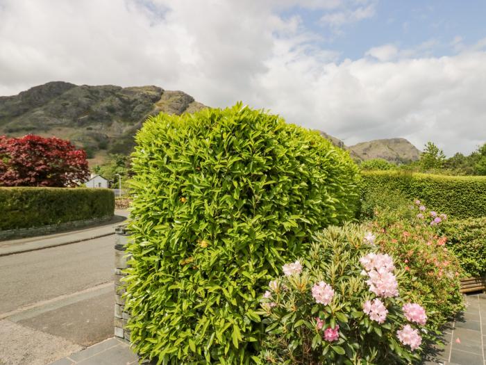 Holme Fell, Coniston, Cumbria, woodburning stove, pet-friendly, close to amenities and a lake, 4bed.