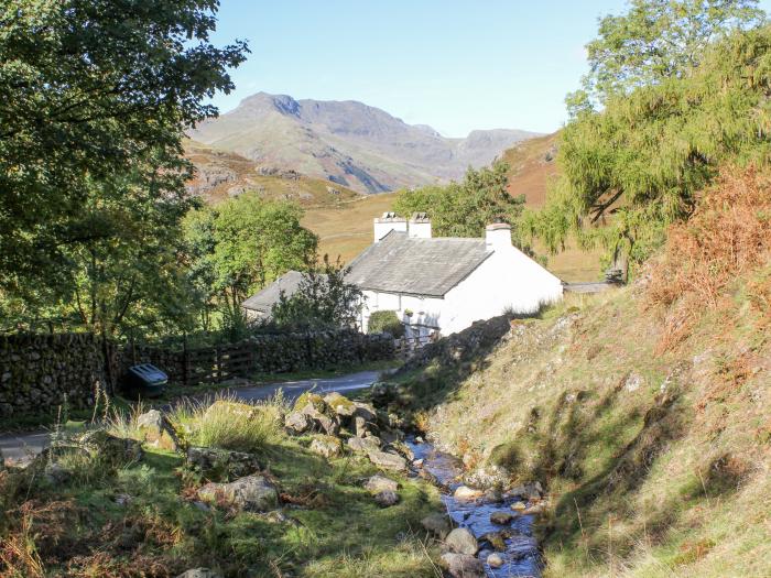 Holme Fell, Coniston, Cumbria, woodburning stove, pet-friendly, close to amenities and a lake, 4bed.