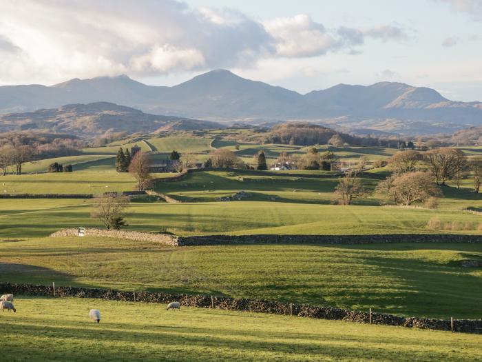 Holme Fell, Coniston, Cumbria, woodburning stove, pet-friendly, close to amenities and a lake, 4bed.