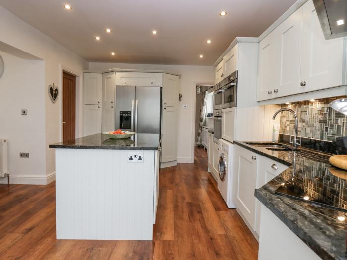 Holme Fell, Coniston, Cumbria, woodburning stove, pet-friendly, close to amenities and a lake, 4bed.